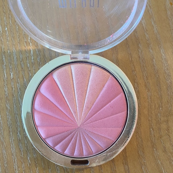 Milani blush #01 - Picture 1 of 3